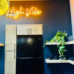 Baker St. Abode | Mins to Downtown | Walkable - Image 4