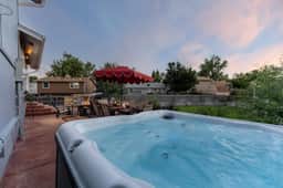 Brand New LUX  Home| Hot Tub | 15min to Den - Image 2