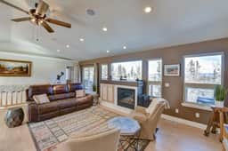 Cabin on 13 acres w/ Pool Table & Jacuzzi Tub! - Image 2