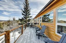 Cabin on 13 acres w/ Pool Table & Jacuzzi Tub! - Image 3
