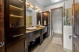 Chic Loft | Heart of RiNo | Walk to Everything - Image 4