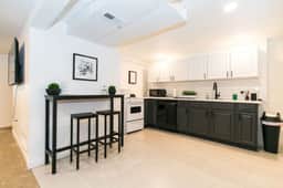 Cozy 2bd |10 min to Downtown Denver | Fast Wifi - Image 2