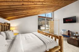 Eagle-Vail Retreat | Golf Course Views | Sleeps 13 - Image 3