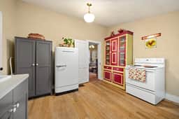 Estrella De Oro Residences: Old House- Walk Downtown! - Image 5