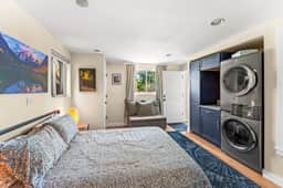 Guest Suite I 2Bd I Kitchenette I 5 star Location - Image 2