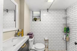 Guest Suite I 2Bd I Kitchenette I 5 star Location - Image 3