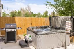 Hot Tub | Rooftop | Game Room | 5 Bathrooms - Image 5