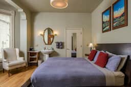 Local Artist Suite #1 - Queen Anne Bed & Breakfast - Image 3