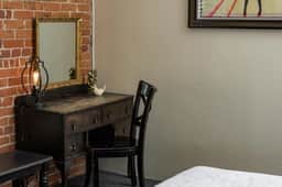 Local Artist Suite #2 - Queen Anne Bed & Breakfast - Image 5