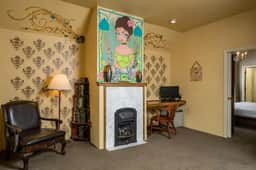 Local Artist Suite #3 - Queen Anne Bed & Breakfast - Image 3