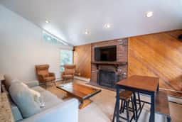 Local's Condo in Vail, Steps from Ski Shuttle - Image 3