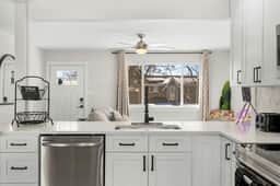 Modern Family Friendly Escape|Central|5-Bedroom - Image 3
