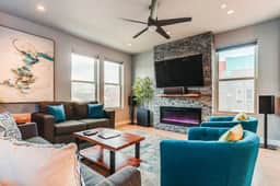 Modern, Spacious Townhouse Blocks from Downtown - Image 3