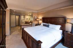 Park Plaza Condo W/Resort Amenities - Image 3