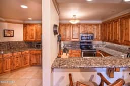 Park Plaza Condo W/Resort Amenities - Image 2