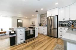 Private Chic 2br | 10 min to Downtown| Fast Wifi - Image 5