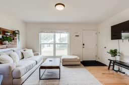 Spacious and Stylish Home | Fast Wifi | Near DT - Image 3