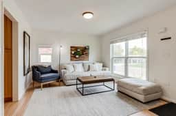 Sunlit Shoshone Haven • Central w/backyard - Image 3