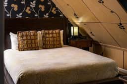 The Rooftop Room - Queen Anne Bed & Breakfast - Image 2
