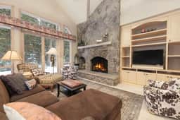 Trailside Mountain Retreat with Private Hot Tub - Image 2
