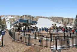 Vail Village Base I Walk to Gondola + Shops I Hot Tub - Image 3
