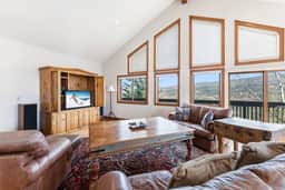 Gold Dust Getaway | Hot tub | Near Ski Resorts - Image 3