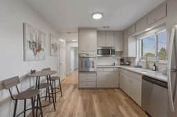 Bright Family Retreat W/Infrared Sauna + Game Room - Image 3