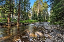 East Vail Getaway, Steps from Ski Shuttle & Creek - Image 2