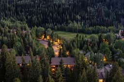 East Vail Getaway, Steps from Ski Shuttle & Creek - Image 4