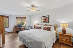 Chapel Square Condo W/ Fireplace, Gym & Steam Room - Image 4