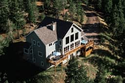 Designer Retreat W/Hot Tub, Sauna, Gym & Game Room - Image 4