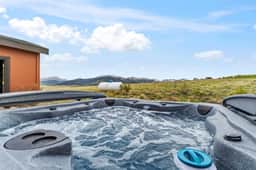 Gated Ranch W/ Hot Tub, Fire Pit, and 360° Views - Image 4