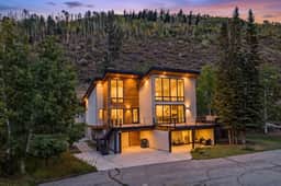 East Vail retreat w/ Hot Tub, Grill & Fenced Patio - Image 5