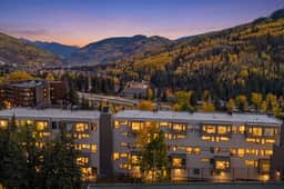 Alpine Retreat | Gym, Pool, Hot Tubs & Sauna - Image 5
