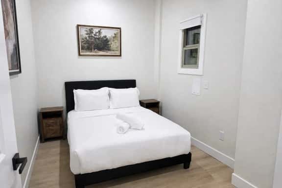 Rooftop Retreat | Walk To Casinos, Dining & Shuttle - Image 1