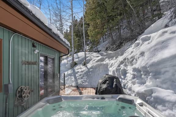 LUXE Loft Town Home | HOT TUB | Family-Friendly - Image 5