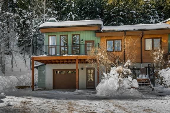 LUXE Loft Town Home | HOT TUB | Family-Friendly - Image 4