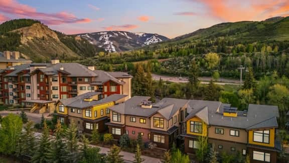 LUXE Riverfront Mountain Retreat | Walk to Gondola - Image 5