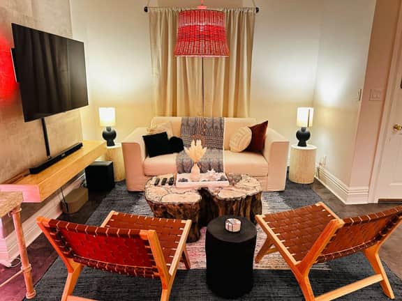 Baker St. Abode | Mins to Downtown | Walkable - Image 2