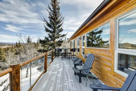 Cabin on 13 acres w/ Pool Table & Jacuzzi Tub! - Image 3