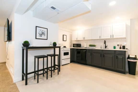 Cozy 2bd |10 min to Downtown Denver | Fast Wifi - Image 2