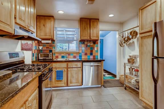 Cozy Highland Hideout I Kitchen I Parking I WFH - Image 3