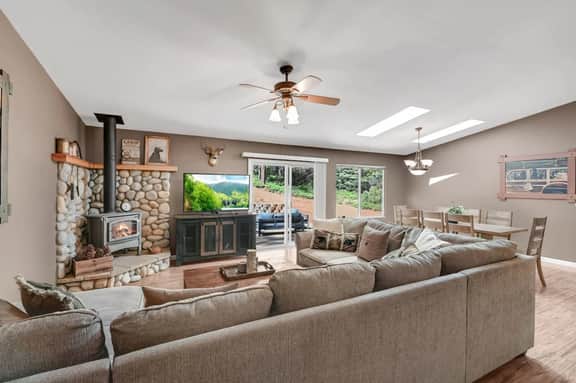 Great Cabin w/ AC I Firepit I Fireplace I King bed - Image 3