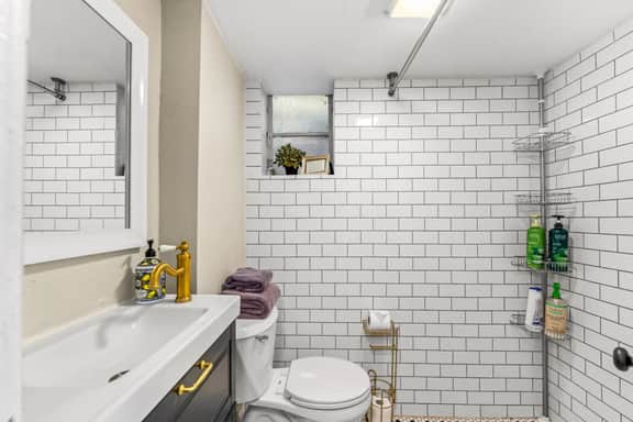 Guest Suite I 2Bd I Kitchenette I 5 star Location - Image 3