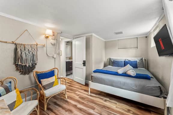 Guest Suite I 2Bd I Kitchenette I 5 star Location - Image 5