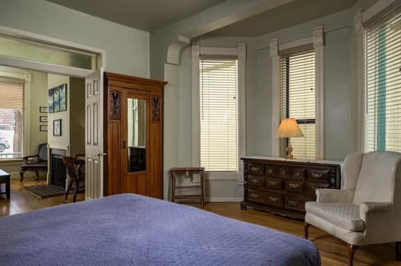 Local Artist Suite #1 - Queen Anne Bed & Breakfast - Image 5