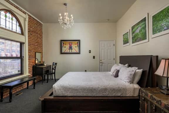 Local Artist Suite #2 - Queen Anne Bed & Breakfast - Image 2
