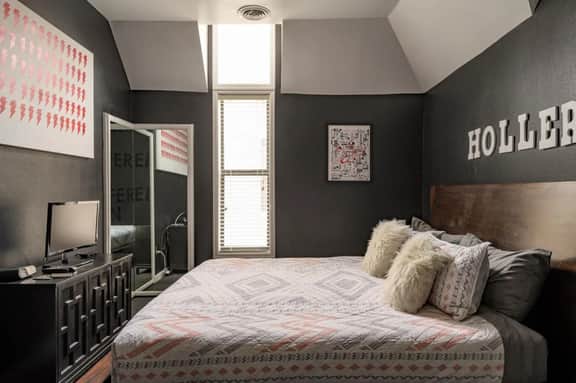 Local Artist Suite #4 - Queen Anne Bed & Breakfast - Image 2