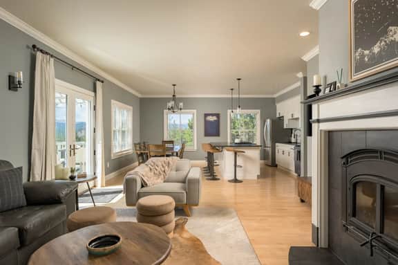 Luxe 4BR Mtn Retreat-Stunning Views-Ski/Hike - Image 2