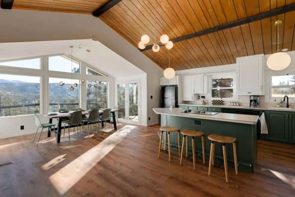 Luxury Mountain Getaway w/ Hot Tub & Deck - Image 4